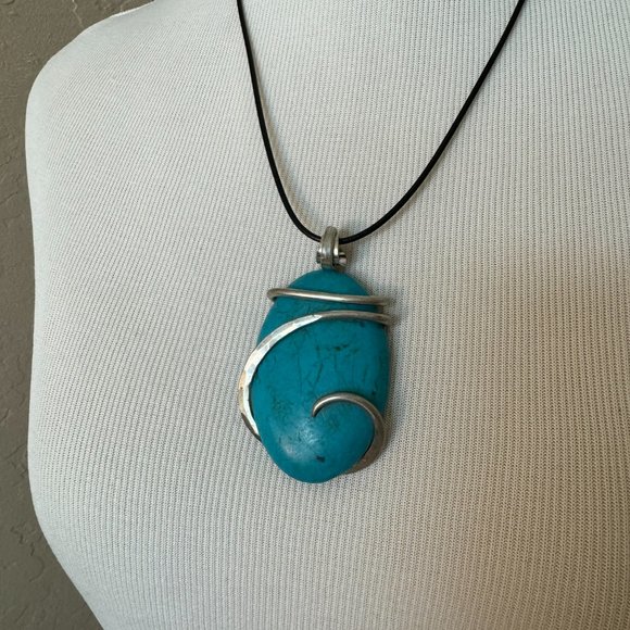Turquoise and Silver Pendant Necklace | Leather Choker | NWT - Picture 6 of 9